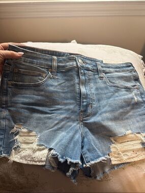 NWT AMERICAN EAGLE Classic High-Rise Distressed Denim Shorts - Light Blue